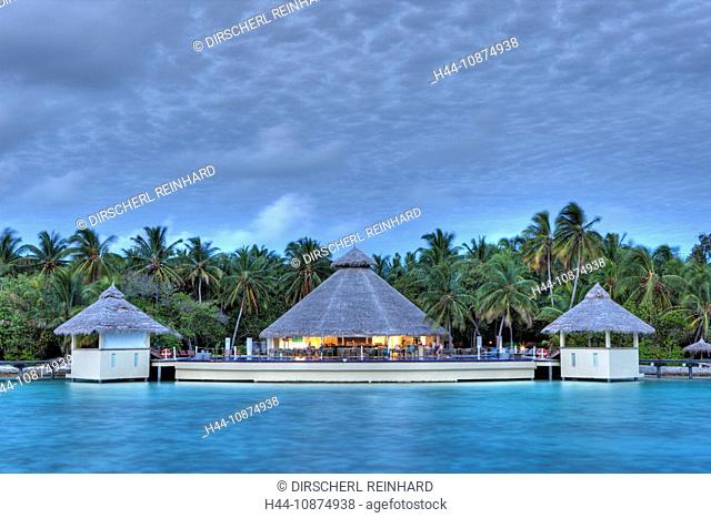 Sonnenuntergang auf der Malediveninsel Ellaidhoo, Nord Ari Atoll, Malediven, Sunset on Maldive Island Ellaidhoo, North Ari Atoll, Maldives