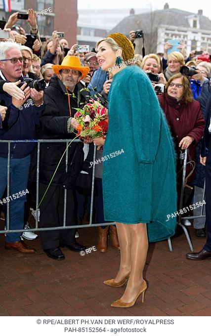 Almelo, 27-10-2016 HM Queen Máxima arrival at the town-hall HM King Willem-Alexander and HM Queen Máxima visit Almelo and Northeast Twente