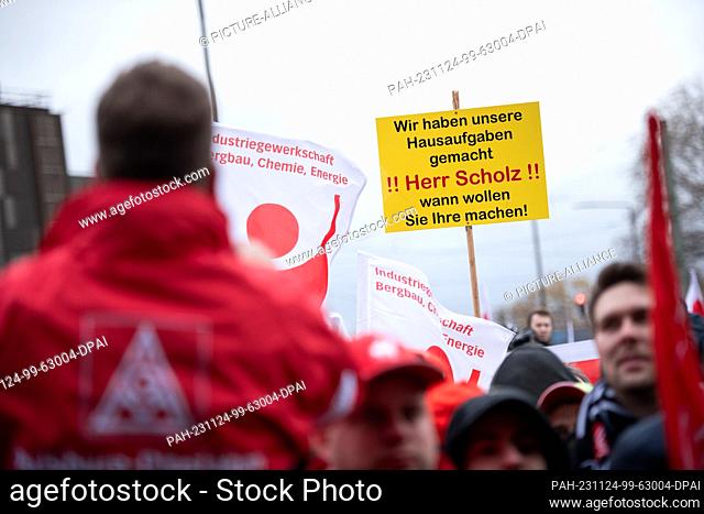 24 November 2023, North Rhine-Westphalia, Duisburg: A sign reading ""We have done our homework - Mr. Scholz - when will you do yours!"" can be seen at a rally...