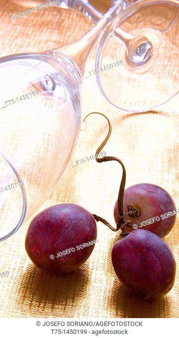 Red grapes and glasses