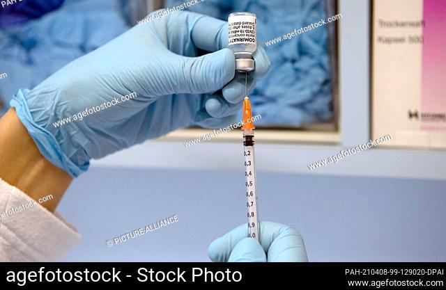 08 April 2021, Berlin: A shot of Biontech's Comirnaty vaccine against coronavirus is drawn up in a GP surgery. Photo: Paul Zinken/dpa-Zentralbild/dpa