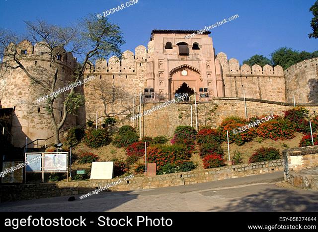 Front portion and entrance of massive fort, Jhansi, Uttar Pradesh, India, Asia
