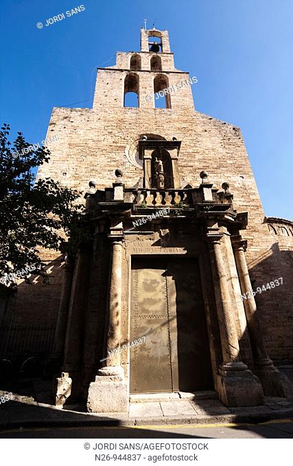Iglesia gótica de Santa Maria dels Turers  Siglo XIV  Fachada neoclásica  España, Catalunya, provincia de Girona, Pla de l'Estany, Banyoles