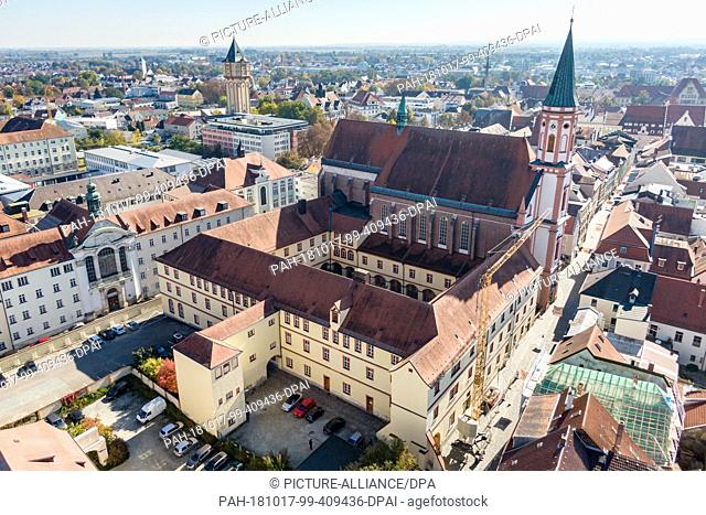 10 October 2018, Bavaria, Straubing: The Carmelite monastery in the city centre (aerial photo with drone). (to dpa ""Fathers and Professors in Straubing...