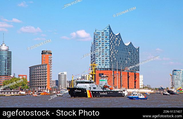Seeadler bei der Auslaufparade vom 827. Hamburger Hafengeburtstag 2016; Impressions of the 827th Birthday of the Port of Hamburg 2016, last day, Germany