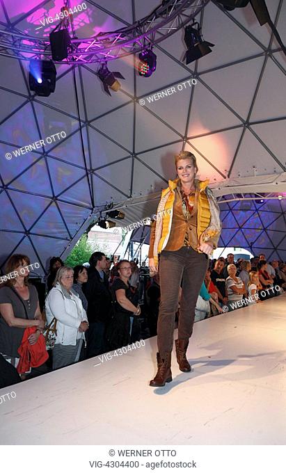 D-Krefeld, Rhine, Lower Rhine, Rhineland, North Rhine-Westphalia, NRW, Fashionworld 2012, street fashionshow, catwalk, showing of the autumn and winter...