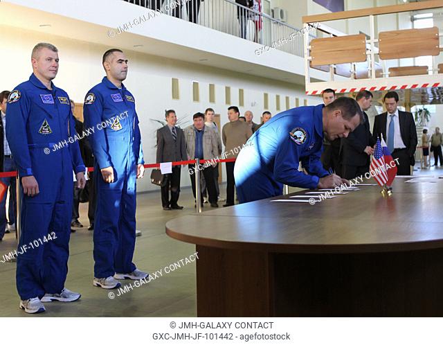 At the Gagarin Cosmonaut Training Center in Star City, Russia, Expedition 3334 prime crew member Flight Engineer Kevin Ford of NASA (right) signs in for the...