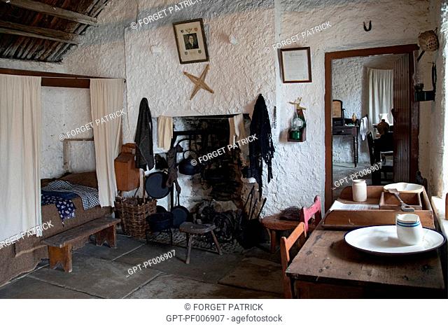 INTERIOR OF A TRADITIONAL 19TH CENTURY HOUSE, GLENCOLMCILLE FOLK VILLAGE ECO-MUSEUM, GLEANN CHOLM CILLE, COUNTY DONEGAL, IRELAND