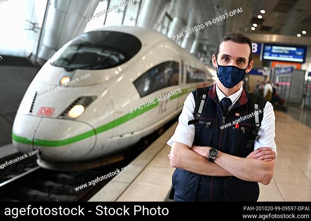 16 September 2020, Hessen, Limburg: Locomotive driver Sascha Weise is standing on the track of the Frankfurt Airport mainline station while an ICE3 is entering