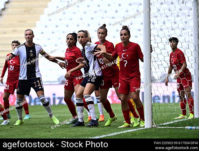 03 September 2022, Turkey, Bursa: Soccer, women: World Cup Qualification Europe Women, Turkey - Germany, Group Stage, Group H