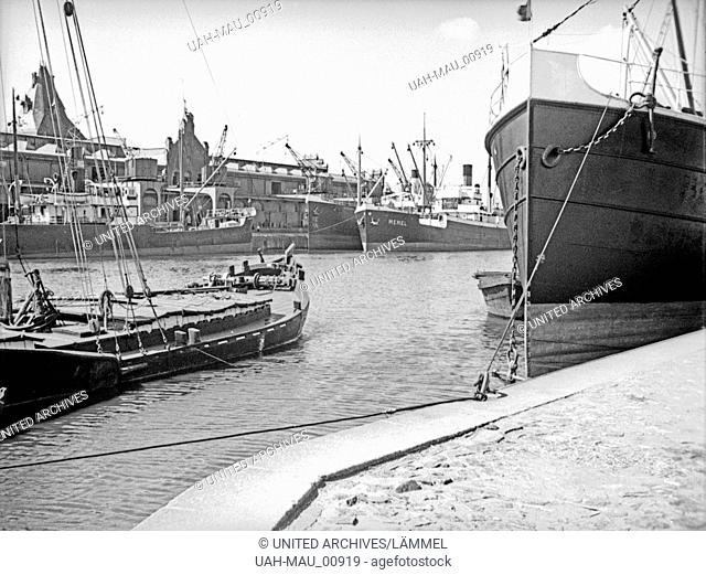 Schiffe im Innenhafen von Königsberg, Ostpreußen, 1930er Jahre. Ships at the inner harbor of Koenigsberg, East Prussia, 1930s