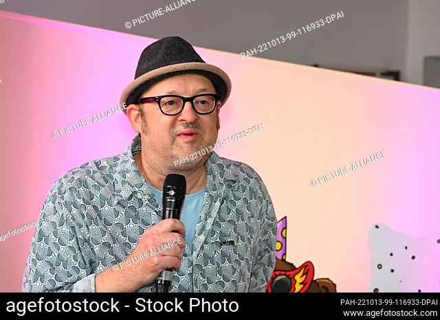13 October 2022, North Rhine-Westphalia, Cologne: Comedian Bademeister Schaluppke alias Robbi Pawlik at the program presentation for this year's Cologne Comedy...