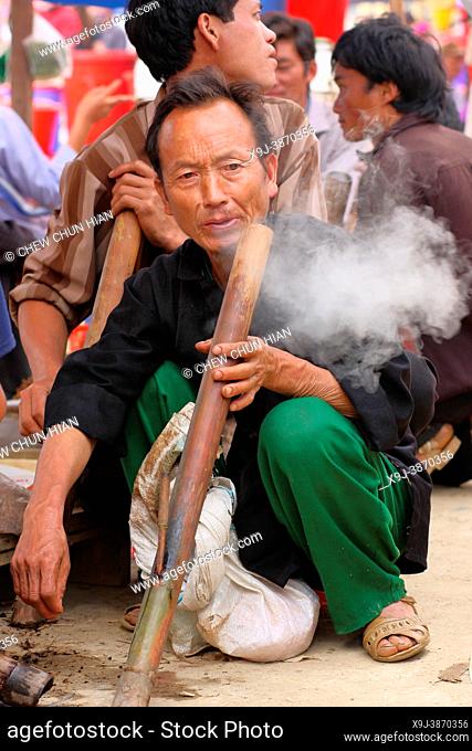 Man smoke traditional pipe, Sapa Vietnam