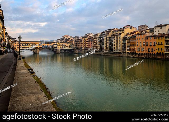 In the picture the old bridge over the River Arno , Florence