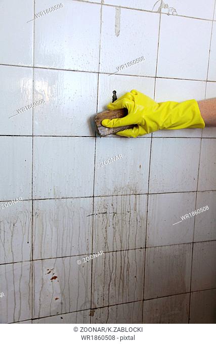 Cleaning of dirty old tiles in a bathroom