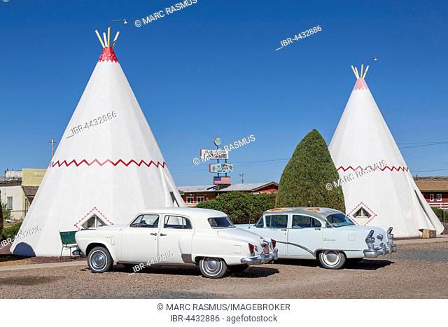 Wigwam Motel, tepees with two vintage cars, Route 66, Holbrook, Arizona, USA