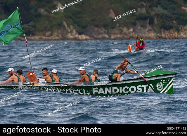 Crew of SD Samertolameu rowing boat in action during XIV. Getariako Ikurrina men’s regatta of the ACT League (The Association of Clubs of rowing boats)