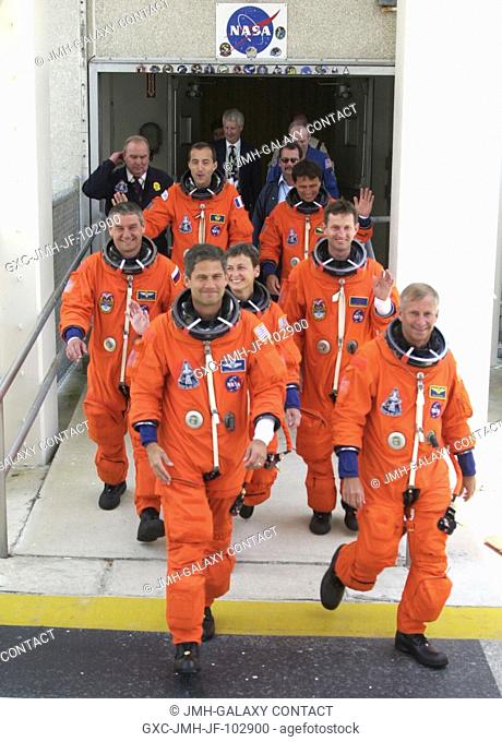KENNEDY SPACE CENTER, FLA. -- The STS-111 and Expedition 5 crews hurry from the Operations and Checkout Building for a second launch attempt aboard Space...
