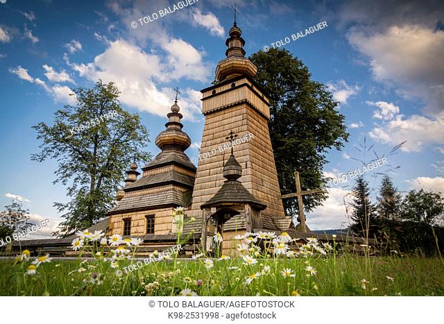 iglesia ortodoxa de Santa Paraskewa , Kwiaton. Siglo XVII. Patrimonio de la humanidadconstruida integramente con madera, , voivodato de la Pequeña Polonia