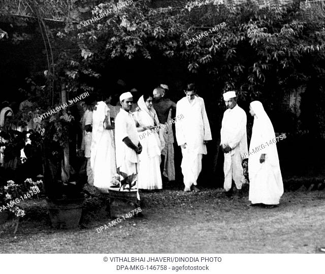 Mahatma Gandhi in the residence of his host ; Sumati Morarjee Juhu Beach ; Mumbai ; May 1944 ; India NO MR