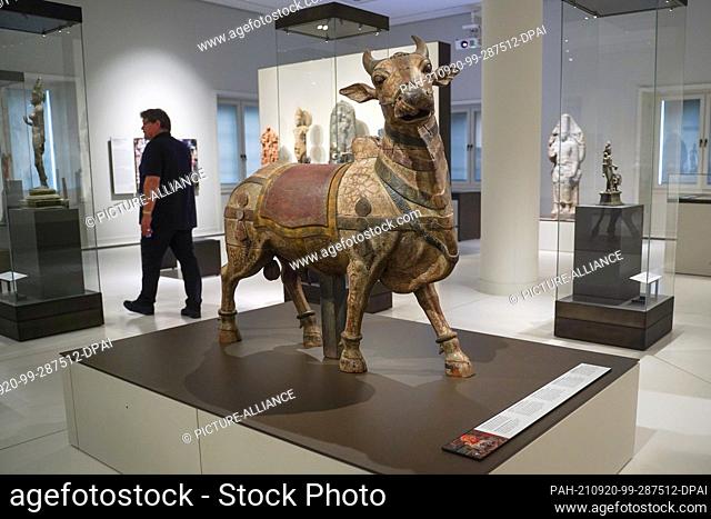 20 September 2021, Berlin: A processional animal from South India is on display at the Humboldt Forum. Treasures of world cultures from Africa, Asia