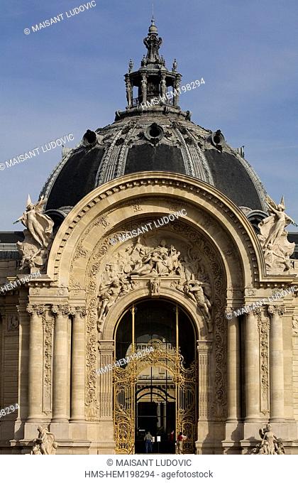 France, Paris, Petit Palais by architect Charles Girault Universal Exhibition of 1900, main entrance