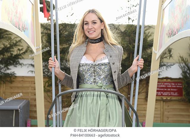 dpa-Exklusive: Wiesn playmate Kathie Kern poses in a swingboat at the Oktoberfest in Munich,  Germany, 21 September 2016