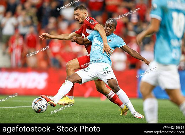 Standard's Selim Amallah and Oostende's Alfons Amade fight for the ball during a soccer match between Standard de Liege and KV Oostende