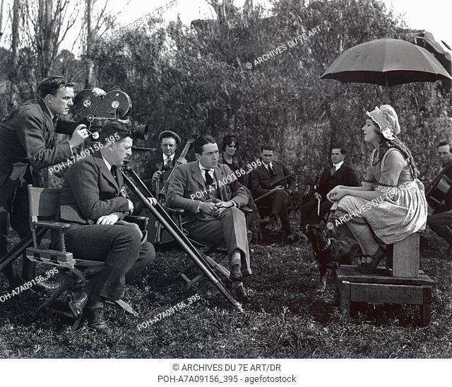 Rebecca or Sunnybrook farm Year : 1917 Director : Marshall Neilan Mary Pickford Shooting picture. WARNING: It is forbidden to reproduce the photograph out of...
