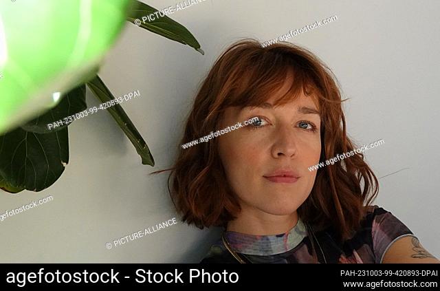 PRODUCTION - 05 September 2023, Hamburg: Antje Schomaker, singer and songwriter, sits in a café during a photo shoot. On 06.10