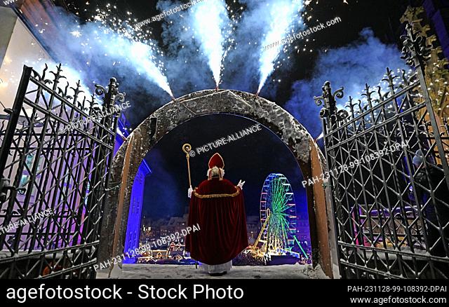 28 November 2023, Thuringia, Erfurt: St. Nicholas"" stands at the Erfurt Christmas market on the opening day. Against the atmospheric backdrop of the cathedral...
