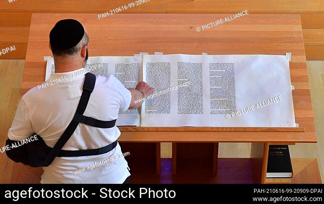 16 June 2021, Thuringia, Mühlhausen: Torah scribe Reuven Yaakobov works on a new Torah scroll in the synagogue, which is being made as a gift from the...