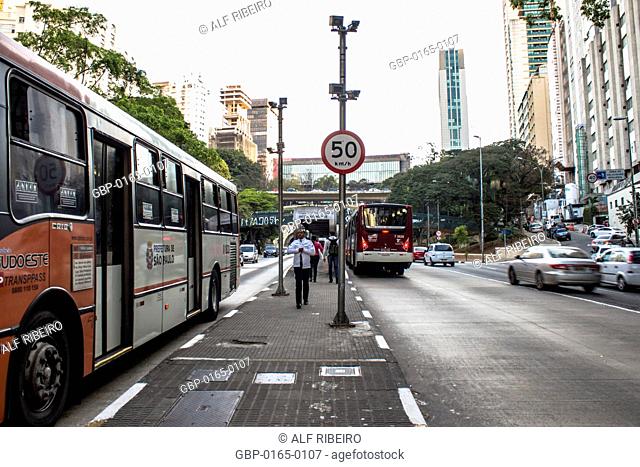 Stop Getúlio Vargas, bus lane, Avenue July Nove, Capital, São Paulo, Brazil