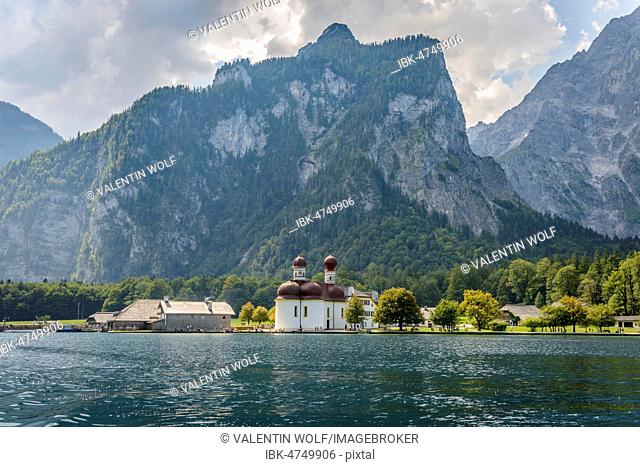 St. Bartholomä at Lake Königssee in front of the Watzmann massif, Berchtesgaden National Park, Berchtesgadener Land, Upper Bavaria, Bavaria