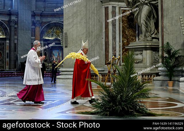 Pope Francis celebrates Palm Sunday Mass in St. Peter's Basilica at the Vatican March 28, 2021. | usage worldwide. - vatican city state/State of the Vatican...