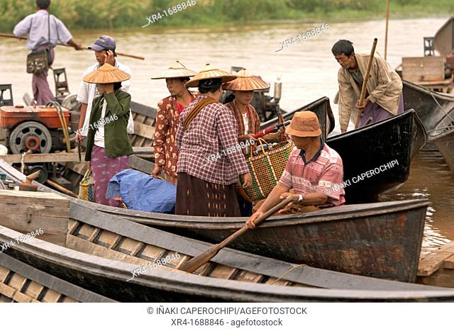 River transport, Nyaungshwe, Lake Inle, Shan State, Myanmar, Burma, Asia