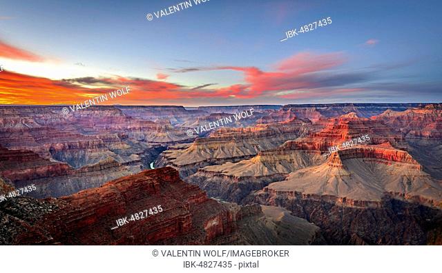 Gorge of the Grand Canyon at sunset, Colorado River, view from Hopi Point, eroded rock landscape, South Rim, Grand Canyon National Park, near Tusayan, Arizona
