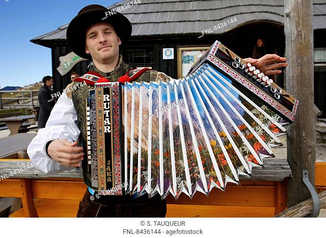 Accordion player, Velika Planina, Kamnik?Savinja Alps, Slovenia, Europe