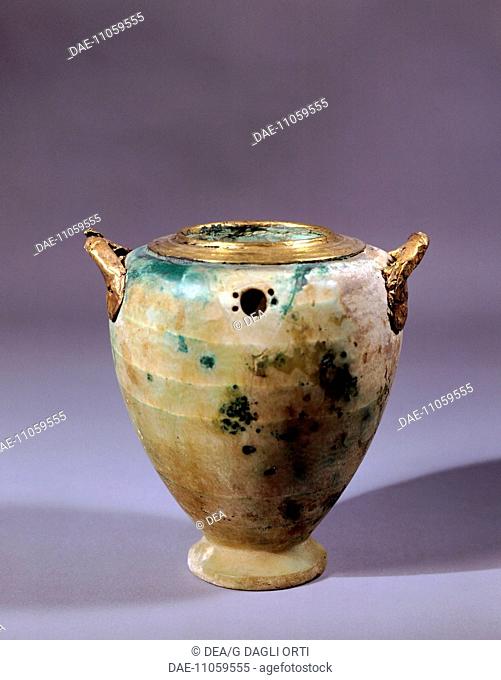 Hard stone vase from the tomb of the Circle of Mycenae (Greece). Mycenaean Civilization, 16th Century BC.  Athens, Ethnikó Arheologikó Moussío (National...