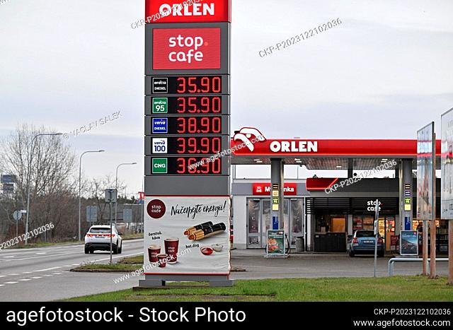 Fuel at Czech filling stations continues to get cheaper since the beginning of October, whereas before that it had been rising for about four months