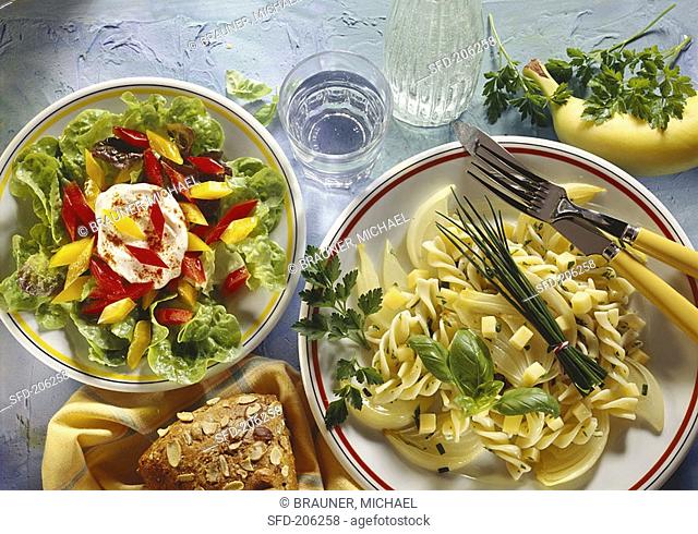 Oak leaf lettuce with peppers & herb pasta with cheese 2
