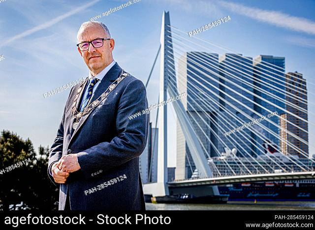 ROTTERDAM - Portret van Burgemeester Ahmed Aboutaleb voorafgaand aan de Rotterdamse dodenherdenking, 4 mei 2022. Foto: Patrick van Katwijk