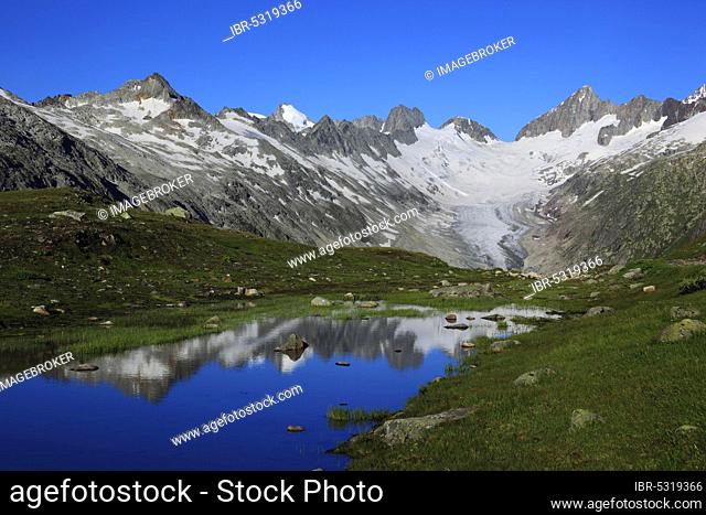 Oberaarhorn, 3638 m, Finsteraarhorn, 4274 m, Bernese Oberland, Bernese Alps, Switzerland, Europe