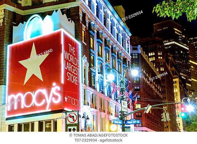 Macy's Department Store, World’s Largest Store, Herald Square, 34th Street, Midtown Manhattan, New York City, USA