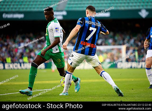 Seville, Spain. 23rd, December 2022. Teun Koopmeiners (7) of Atalanta and Luiz Henrique (11) of Betis seen during the football friendly between Real Betis and...