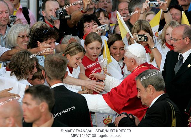 Pope Benedict Xvi Signs Autographs The Pope Pope Visit Marktl Am Inn, Germany 11 September 2006 Pope Benedict Xvi Signs Autographs The Pope Pope Visit Marktl Am...