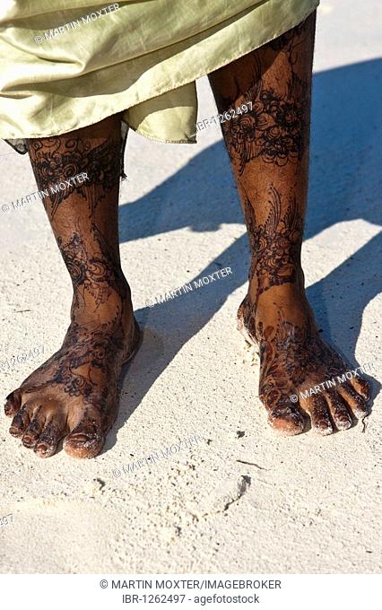 Henna tattoo on the feet of a woman from Zanzibar, Tanzania, Africa