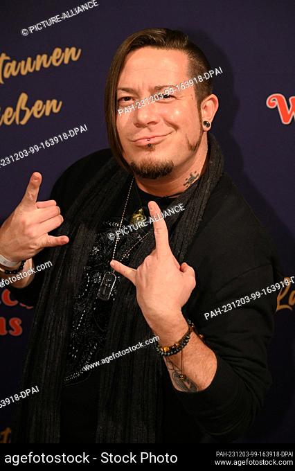 02 December 2023, North Rhine-Westphalia, Cologne: Musician Izzy Gallegos, former member of the boy band US5, attends the premiere of the 8th Cologne Christmas...