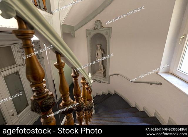 09 April 2021, Saxony-Anhalt, Magdeburg: This staircase with antique figures is located at Hegelstraße 16. In Magdeburg there are still a number of Wilhelminian...