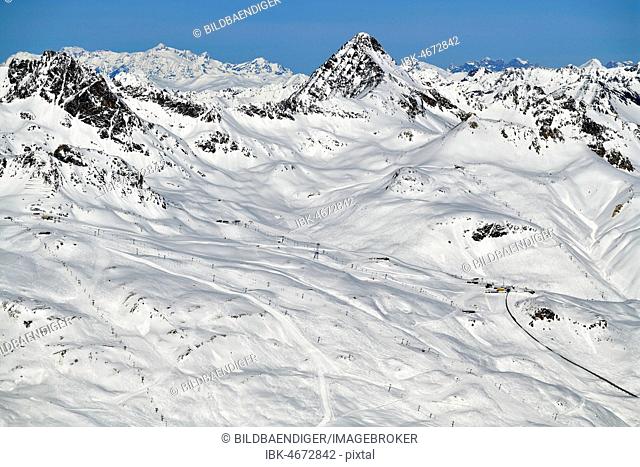Snow-covered ski slopes, view from Corvatsch to Corviglia lift station, with Piz Saluver and Piz Ot, ski area Corvatsch, Upper Engadin, Canton Graubünden